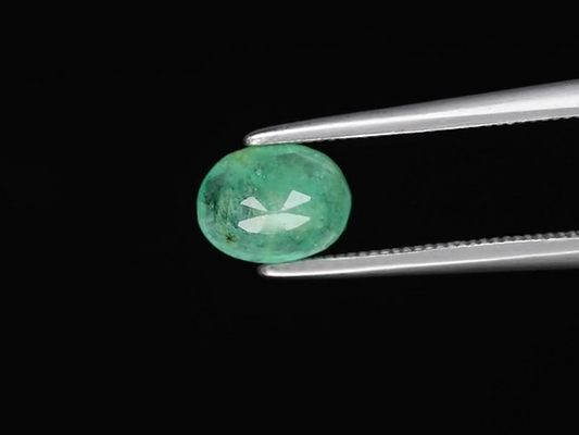 Certified Gemstones 0.89ct Natural Zambian Emerald Oval-cut - SI1