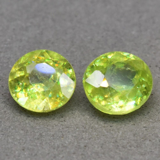 Certified Gemstones presents 2pcs/1.26ct total weight Round Natural Yellowish Green Sphene - Madagascar